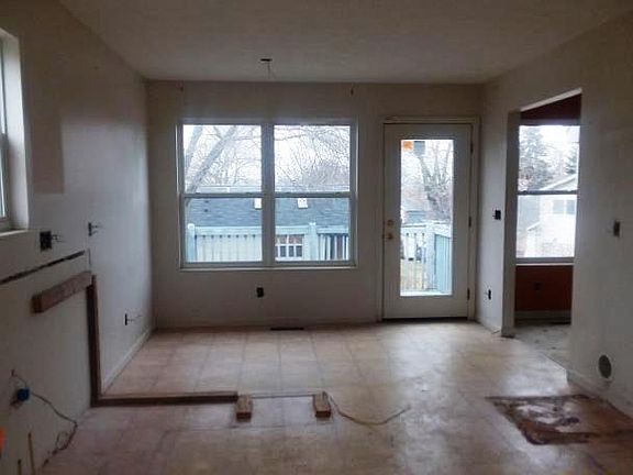 4th image of 1206 Thomas Ct