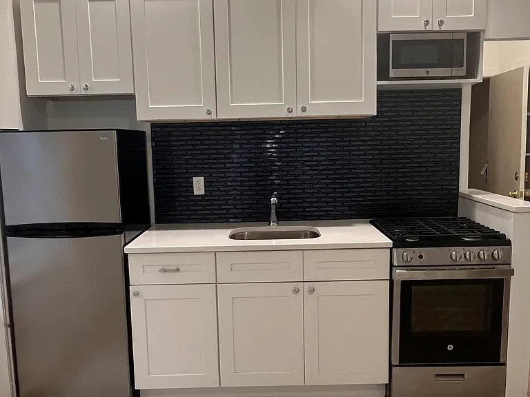 2225 Locust St #2R — Photo 4