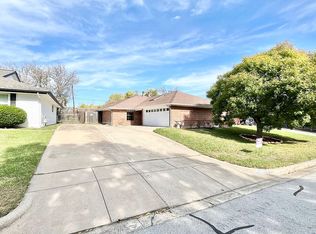 8224 & 8226 El Retiro Dr, Fort Worth, TX 76116
