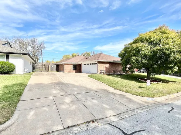 8224 & 8226 El Retiro Dr, Fort Worth, TX 76116