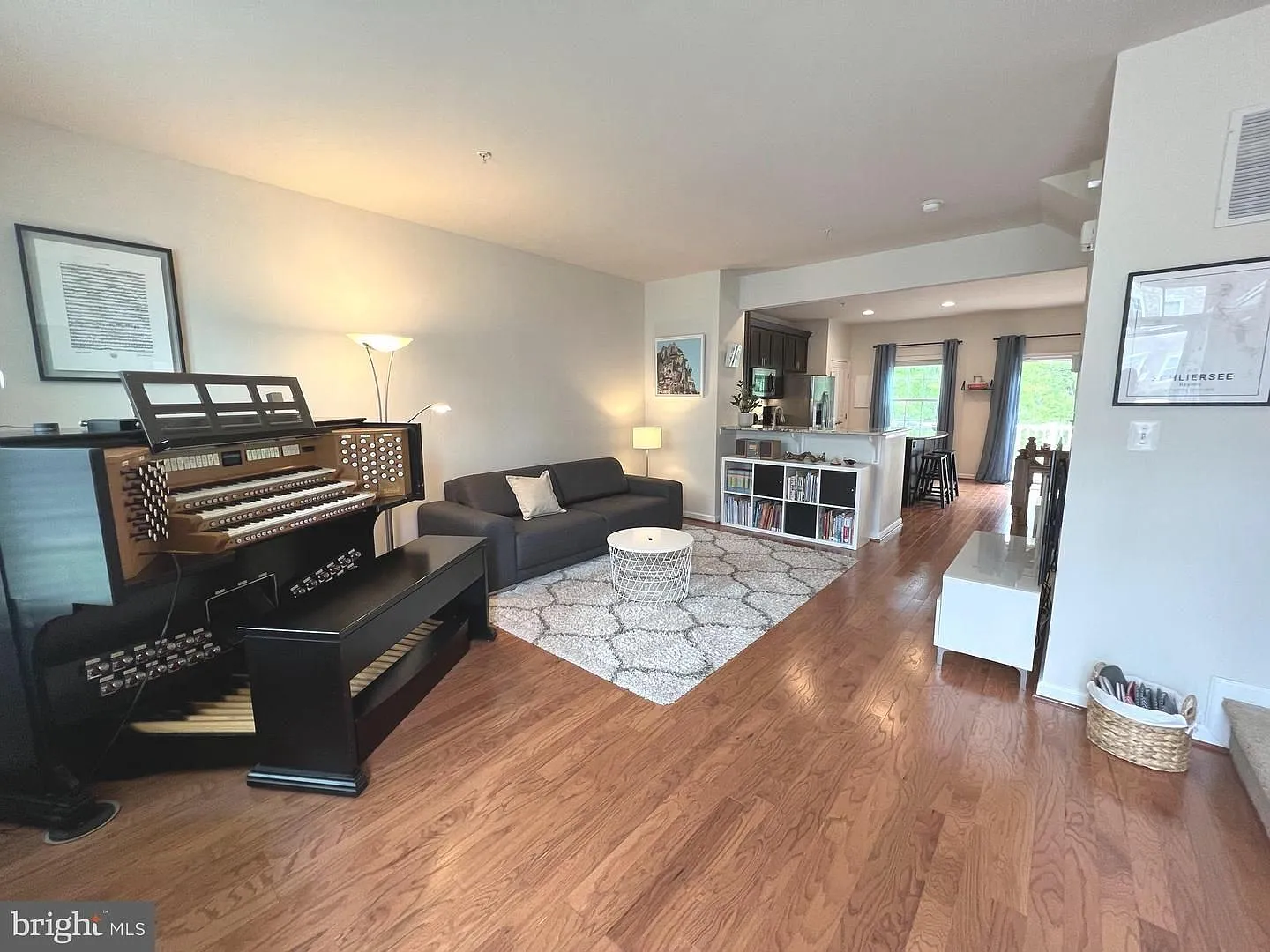 Gorgeous 3bd 2.5bth townhome in Owings Mills with open concept floor plan. — Photo 2