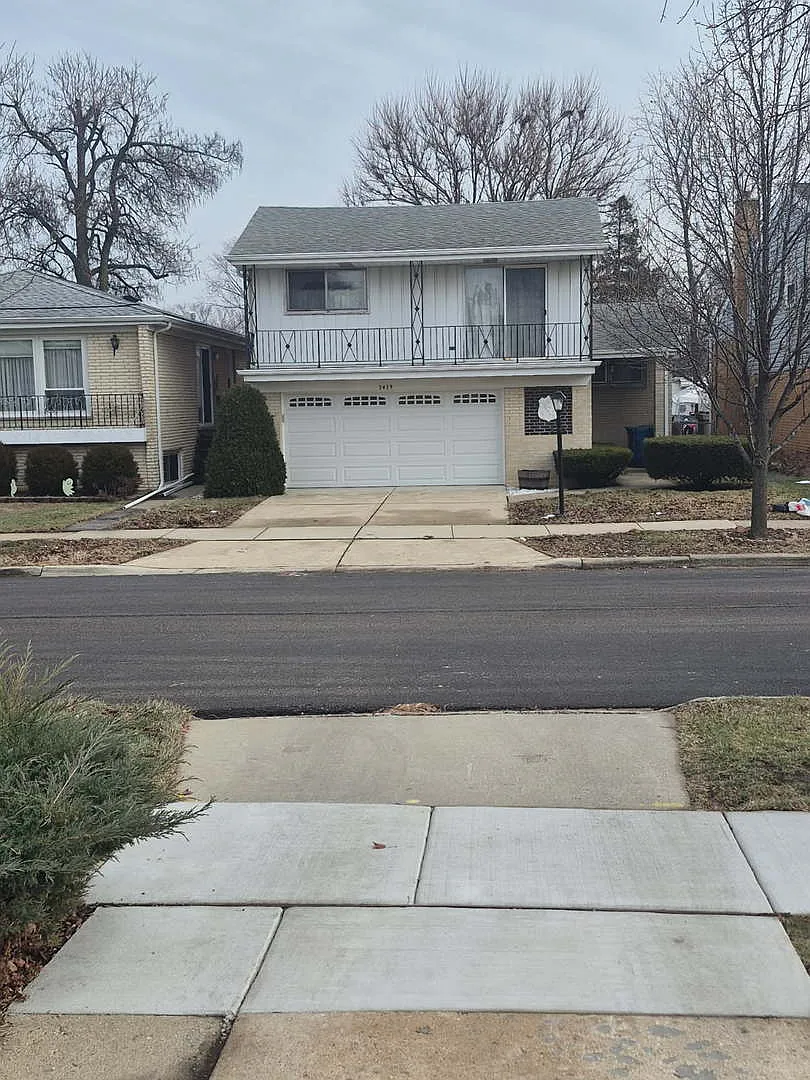 2429 George St photo 1