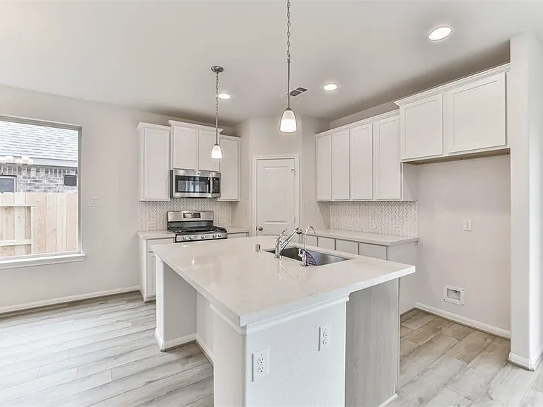 704 Ocean Palms Dr — Photo 13