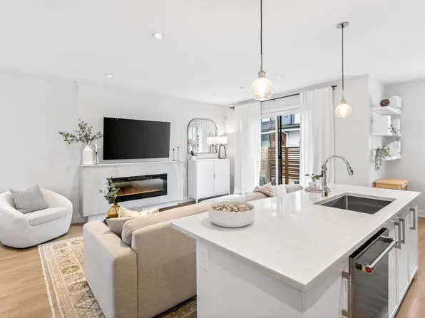 22128 48a Ave #31, Langley, BC V3A 3N7