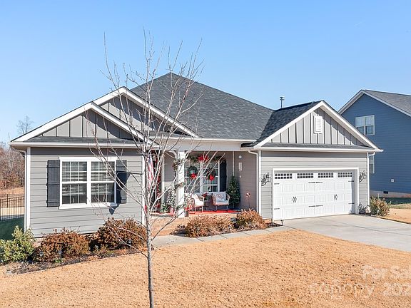 3rd image of 122 Cotton Creek Dr
