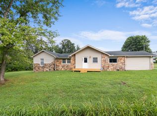 1425 Grays Chapel Rd, Southside, TN 37171