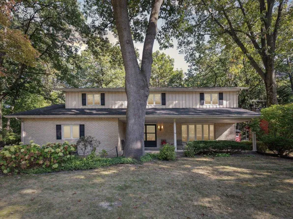 53110 Haddington Dr, South Bend, IN 46635