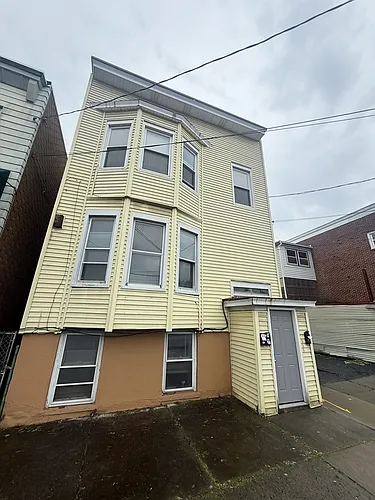 292 Catherine St Photo 1
