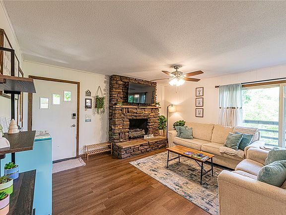 4th image of 53 Hope Dr