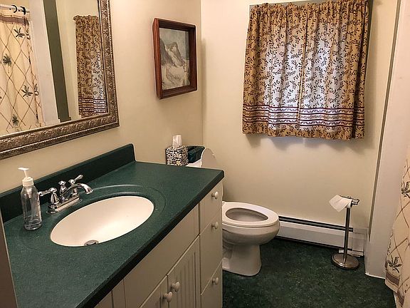 Main bath shower/tub