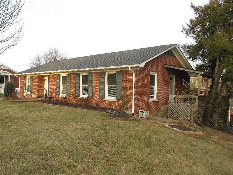 2nd image of 102 Robin Rd