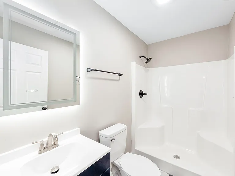 135 W Grand Ave #B — Photo 15