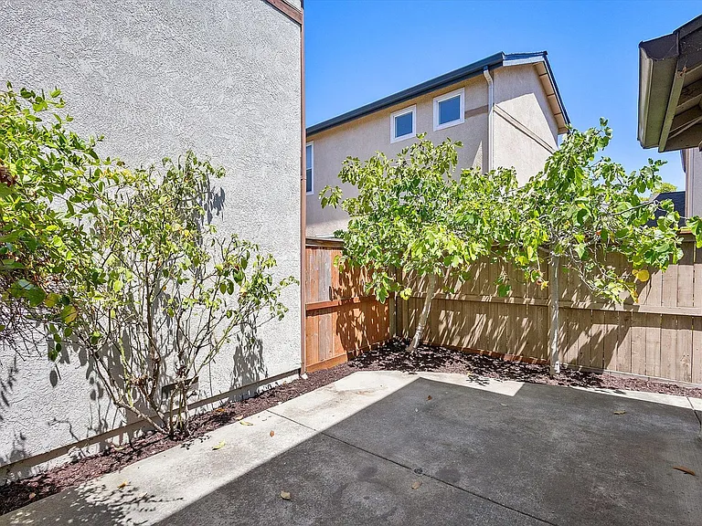 1 Challen Ct — Photo 19