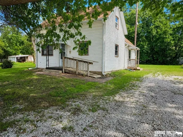 262 S 9th St, Tecumseh, NE 68450