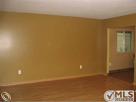 Buckingham Living Rm1.JPG