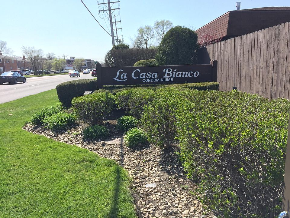 La Casa Bianco Condominiums