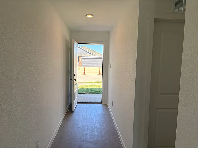 1932 Autumn Ln — Photo 24