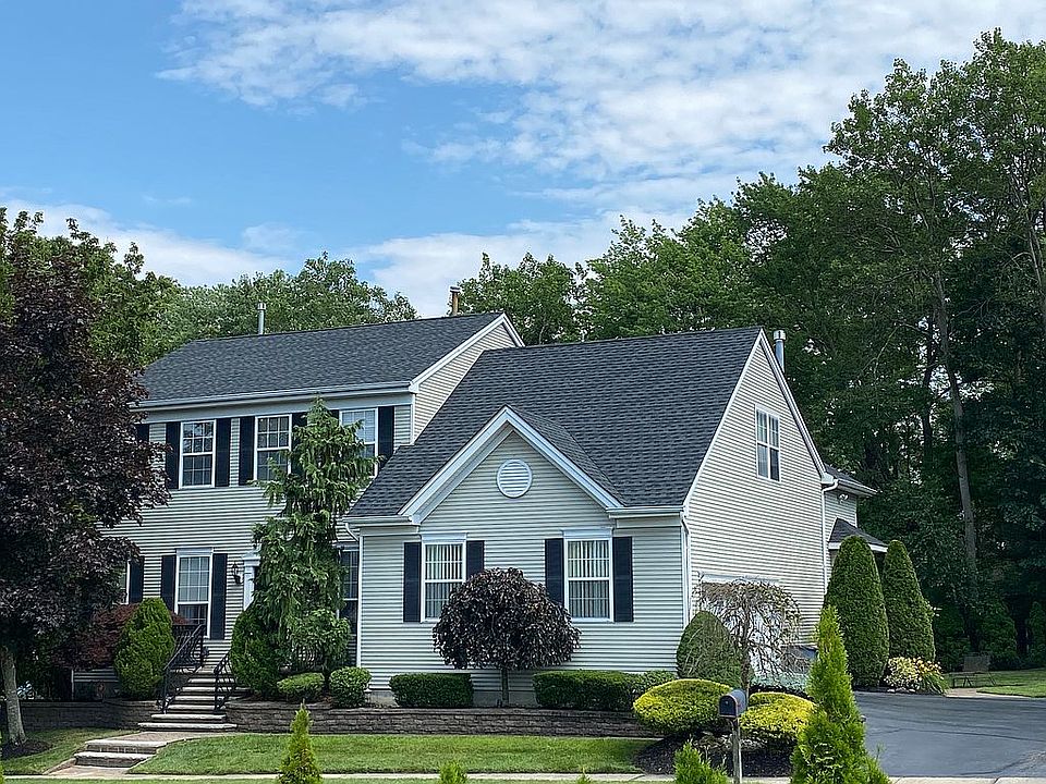 1st image of 26 Hyde Park Dr