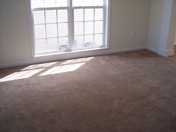 3rd image of 22 Jeffrey Ln