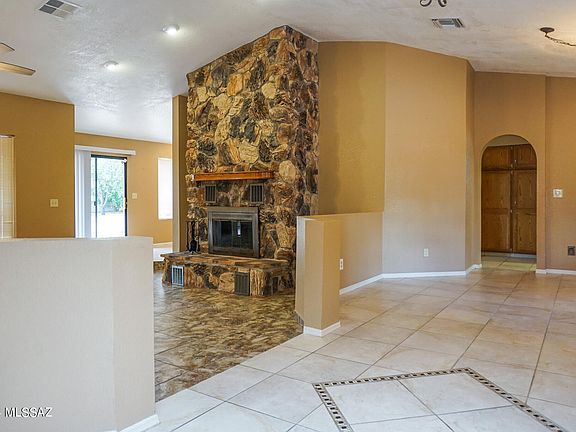 4th image of 2735 Saint Andrews Dr