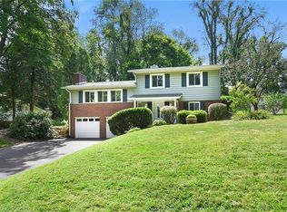 1027 Sandhurst Dr, Coraopolis, PA 15108