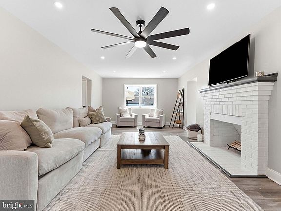 3rd image of 267 McCarthy Ave