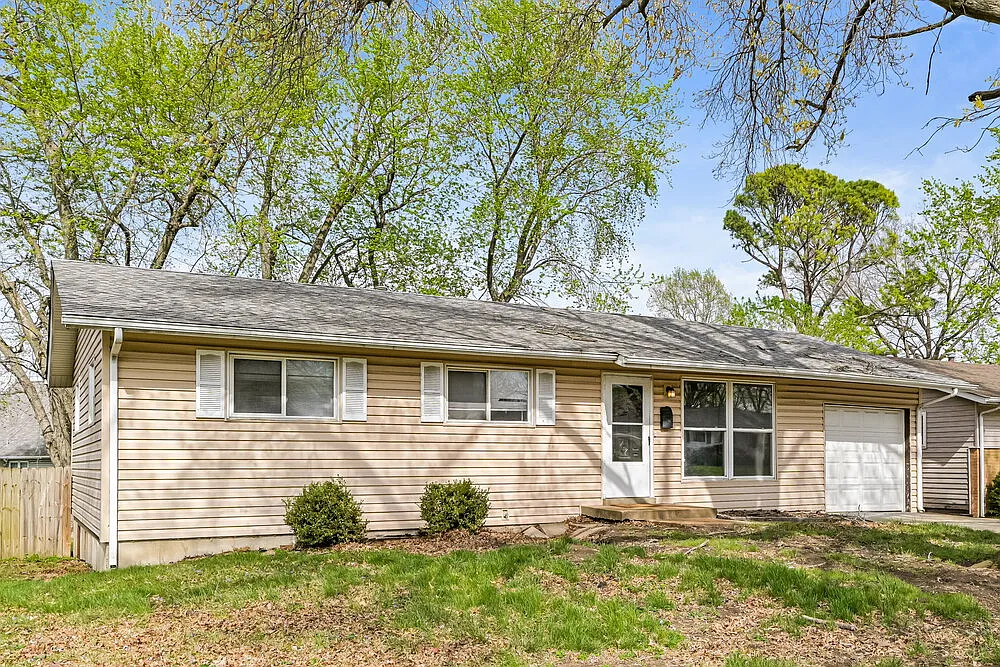 3 bed, 2.0 bath, 1014 sqft, $1,785 — Photo 1