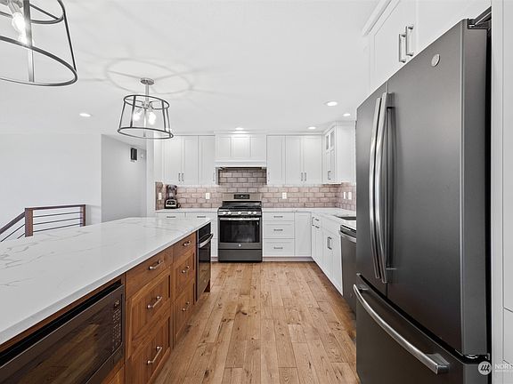 5th image of 315 SE Highland Park Drive