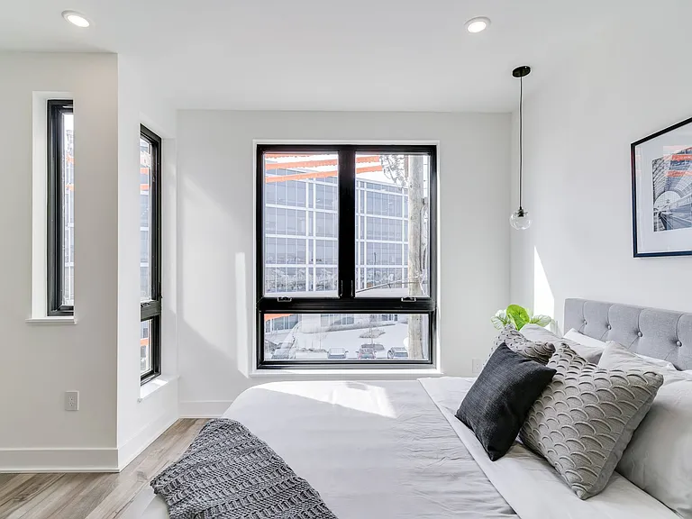 Brand New Luxury Townhouses — Photo 27