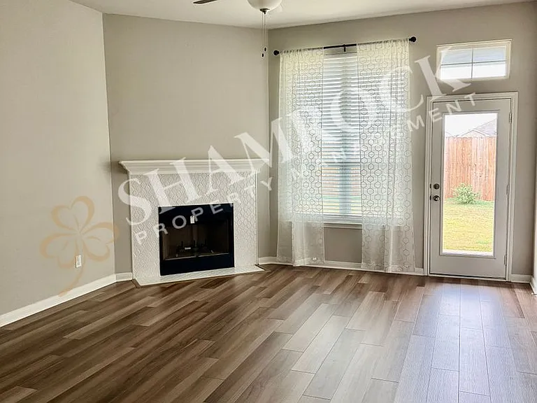 11328 Solar St — Photo 5