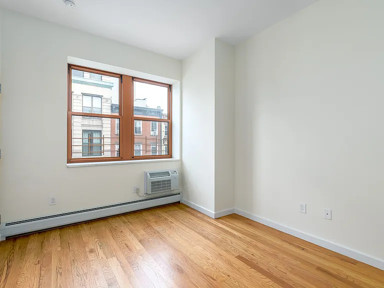 166 Smith St #2D — Photo 8