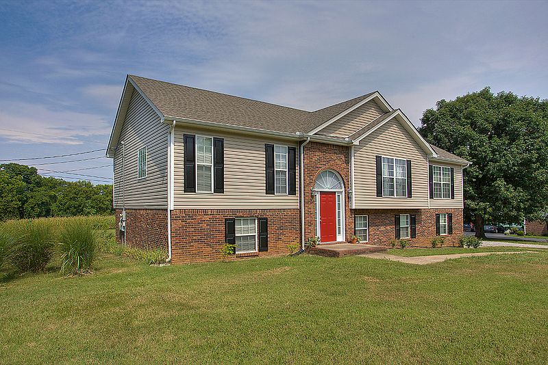 1st image of 311 Oakwood Dr