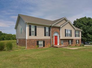 311 Oakwood Dr, Columbia, TN 38401