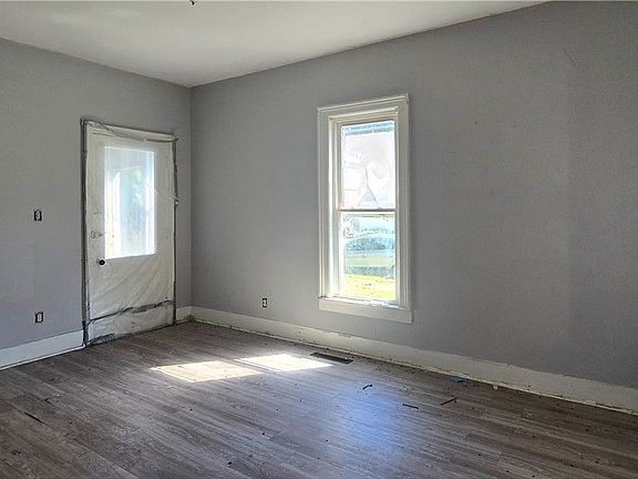 3rd image of 400 Baty St