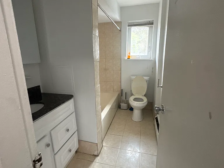 378 Valley St #B5 — Photo 2