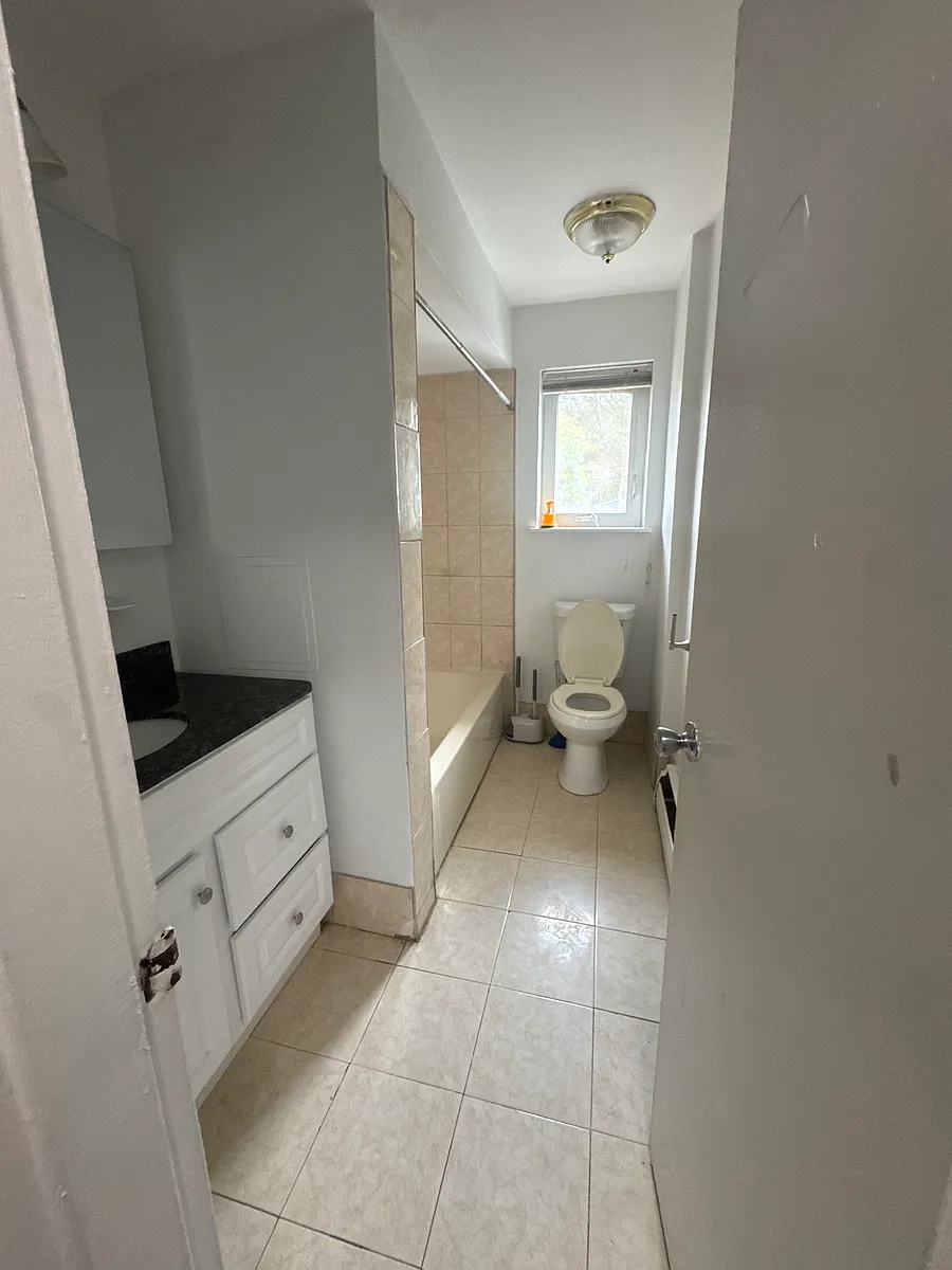 Building Photo - 378 Valley St #B5