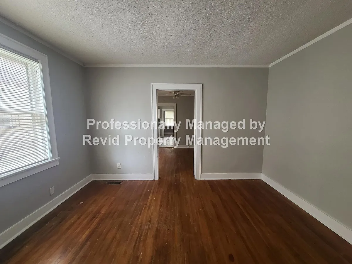 Building Photo - 800 Maury St #2