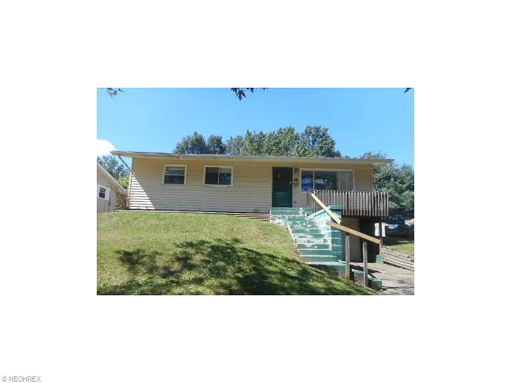 521 Carver St NW photo 1