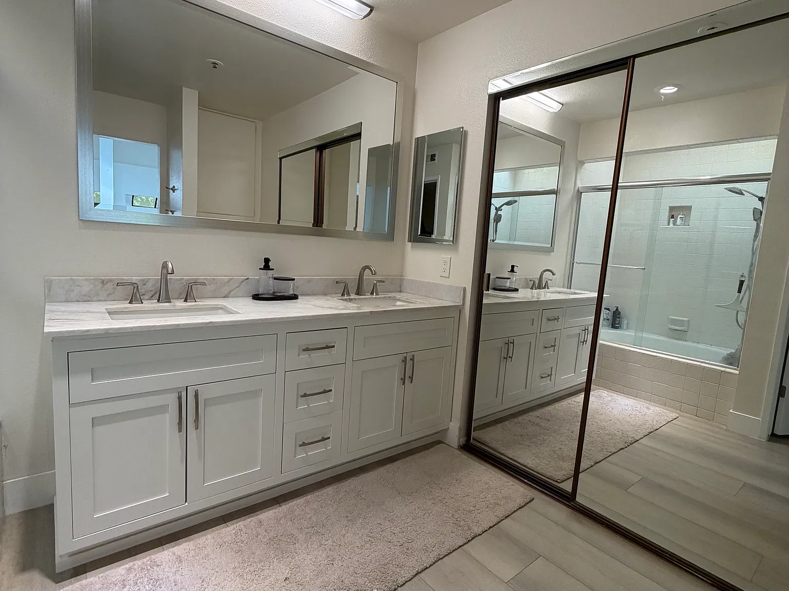 Primary bathroom with shower/tub