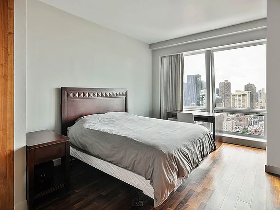 5th image of 400 5th Ave APT 34C