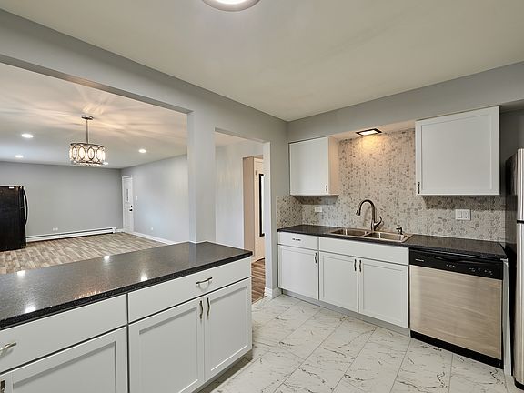 4th image of 120 Collen Dr APT 114