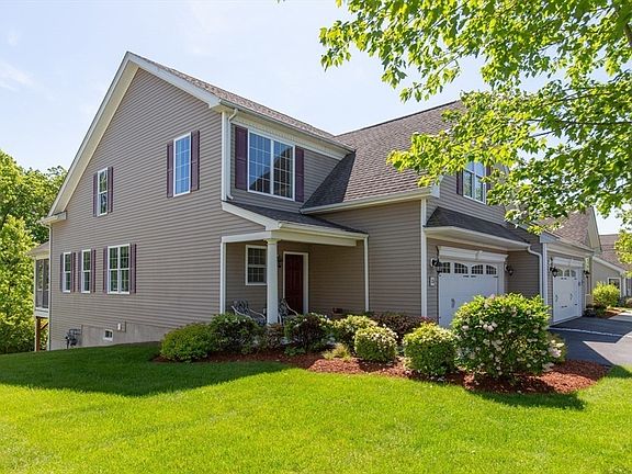 4th image of 15 Herrick Dr Unit 15