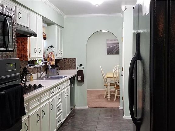 5th image of 7308 Marlborough Dr W