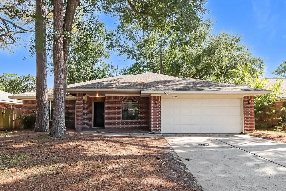 4 bed, 2.0 bath, 1948 sqft, $2,035 — Photo 1