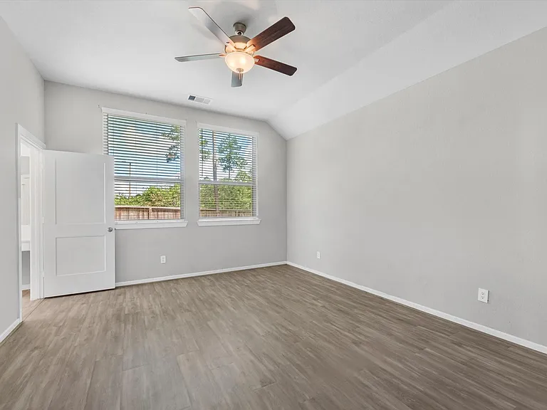 731 Lacebark Elm Trl — Photo 17