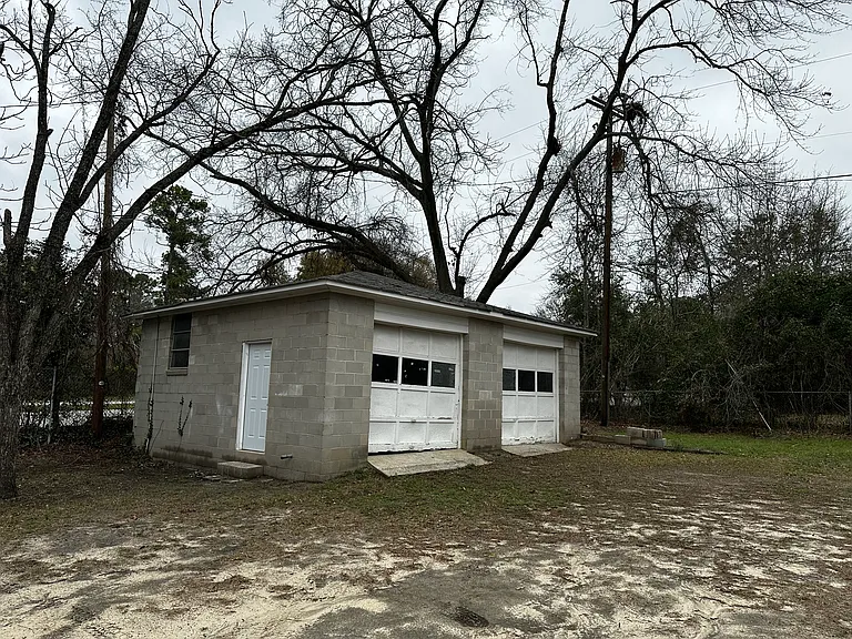 144 Pineview Rd — Photo 2