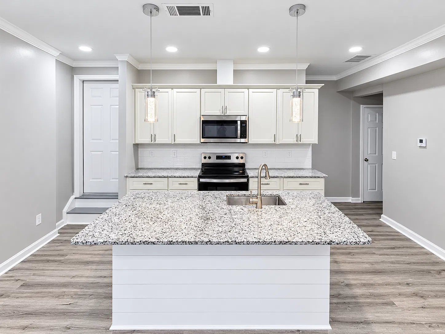 1 bed, 750 sqft, $1,700 — Photo 3