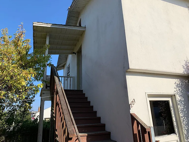 221 Anita St — Photo 3