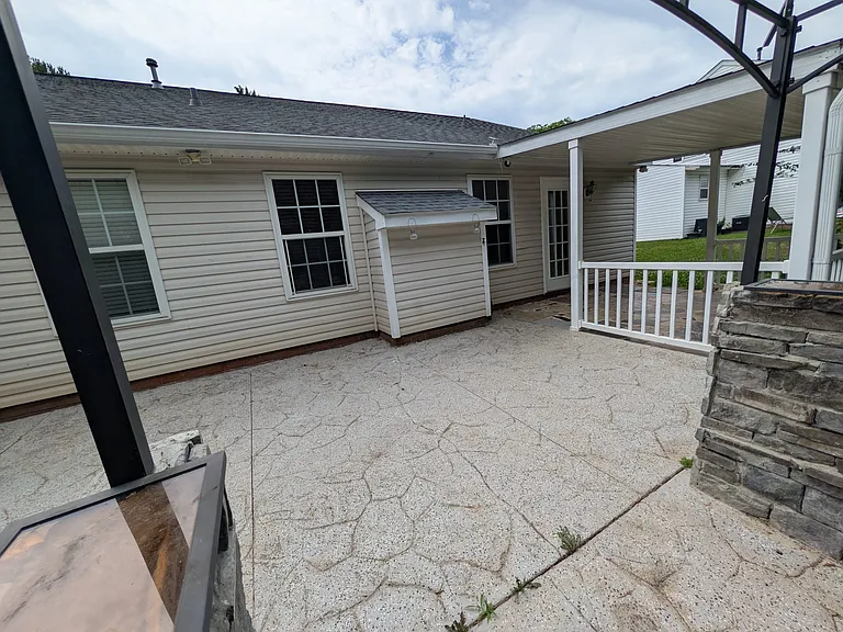 1819 Arlington Ave #1 — Photo 3