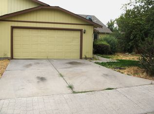 803 SE Kierra Pl, Madras, OR 97741